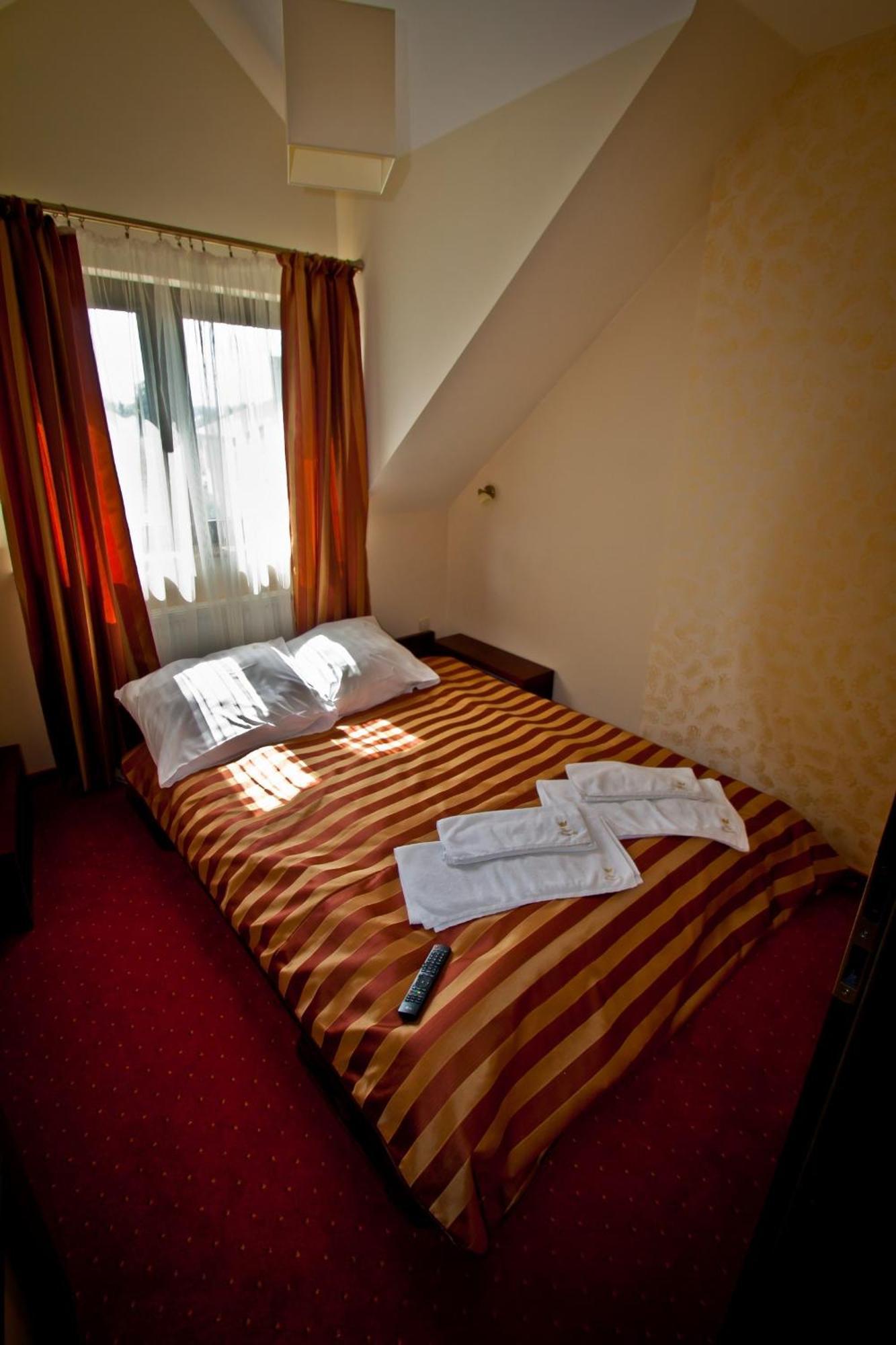 Dwa Bratanki Hotel Rzeszów Exterior foto