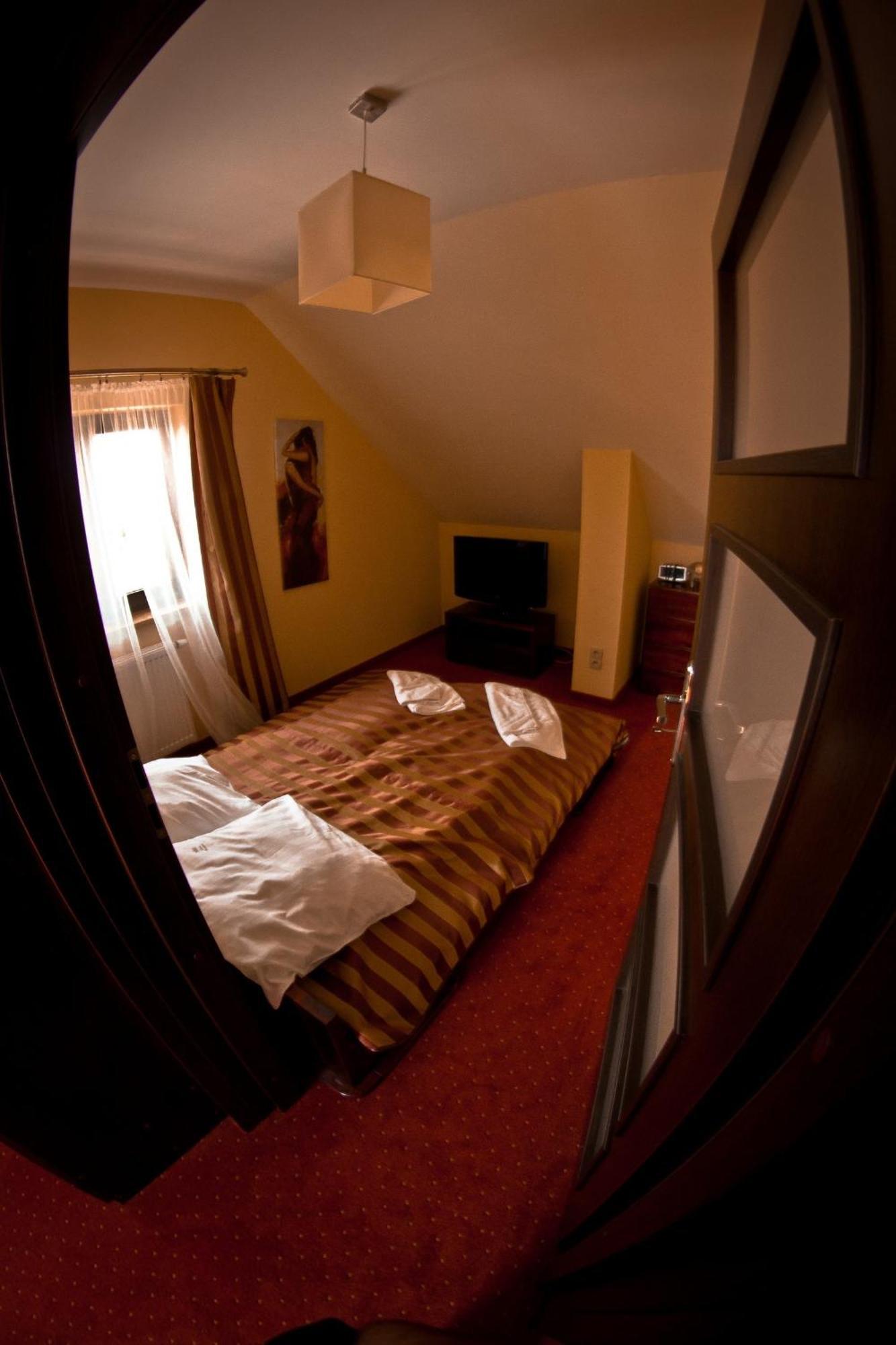 Dwa Bratanki Hotel Rzeszów Exterior foto