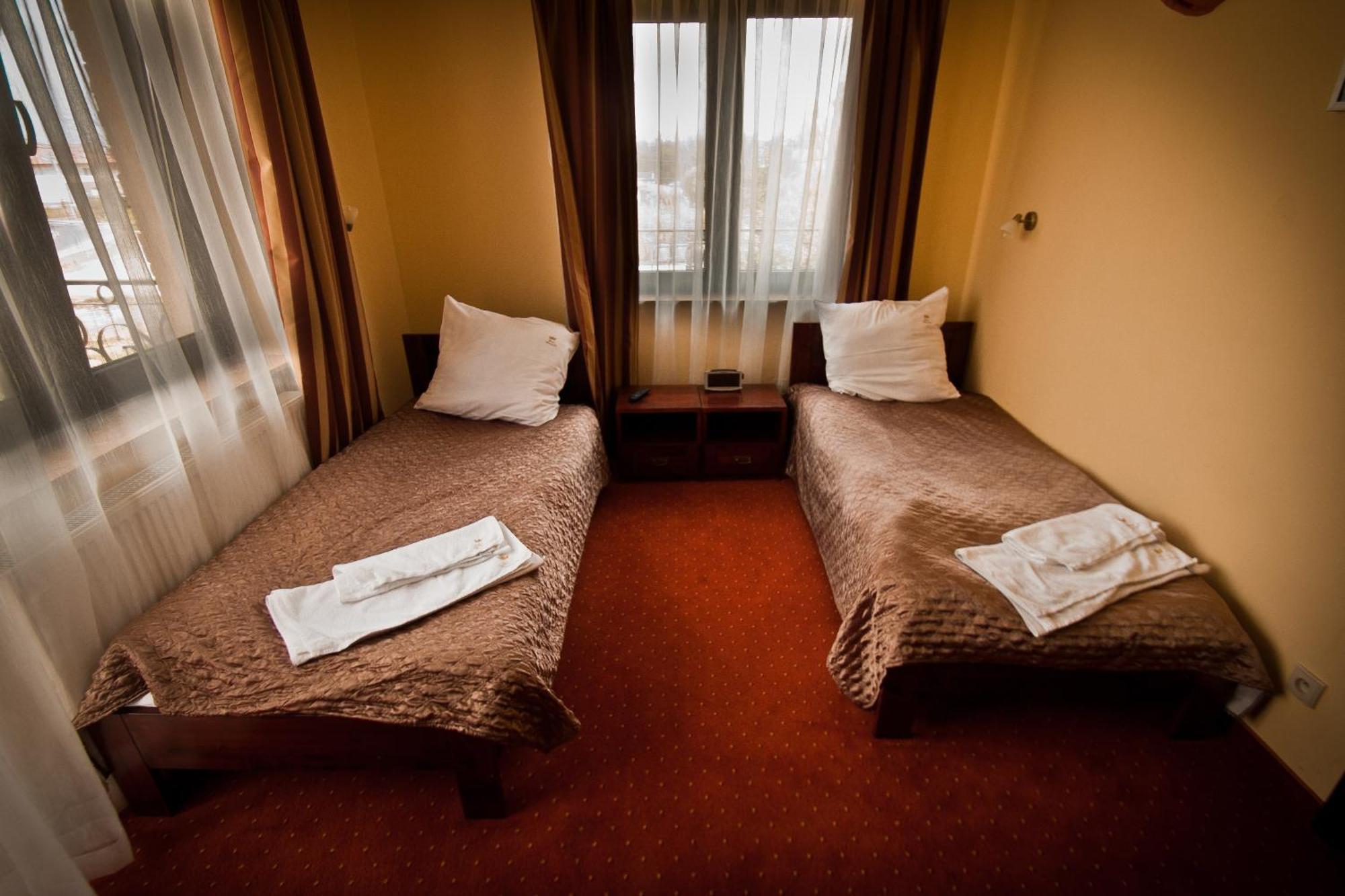 Dwa Bratanki Hotel Rzeszów Exterior foto
