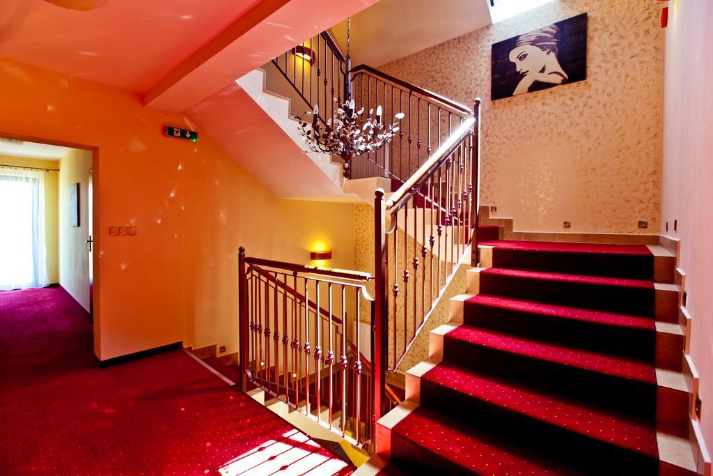 Dwa Bratanki Hotel Rzeszów Exterior foto